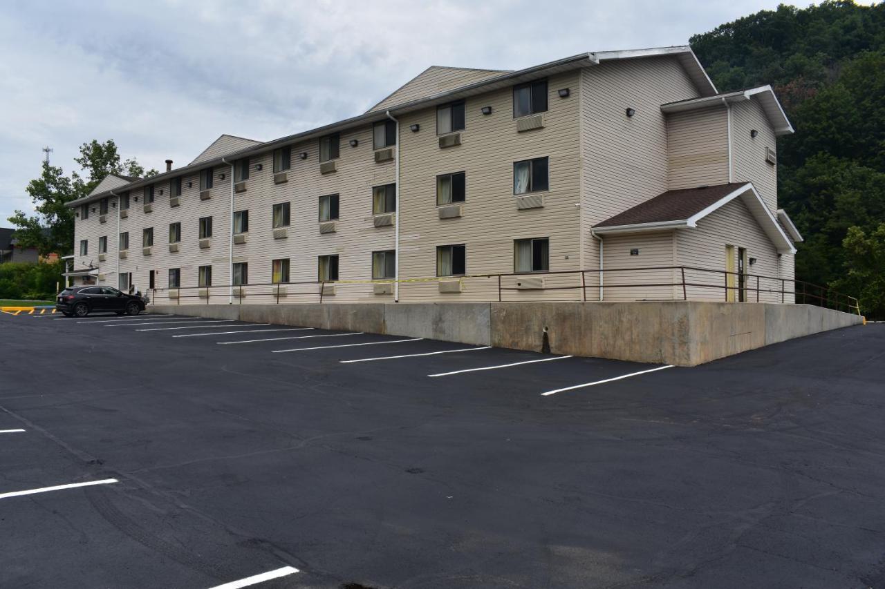 Super 8 By Wyndham La Vale/Cumberland Area Motel Exterior photo